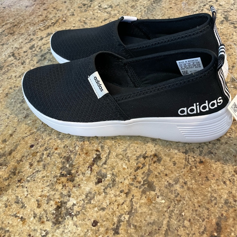 Adidas Women’s  size 6 Lite Racer